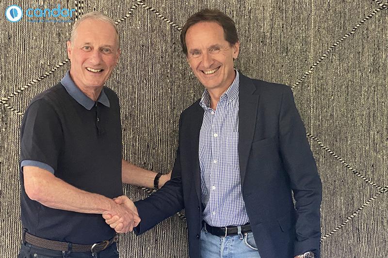 Thibaut Prévoteau et Jean-Philippe Daull se serre la main lors de la cession de PNS au Groupe CANDOR en 2023