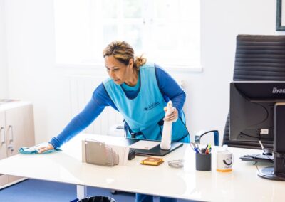 Ménage quotidien dans un bureau